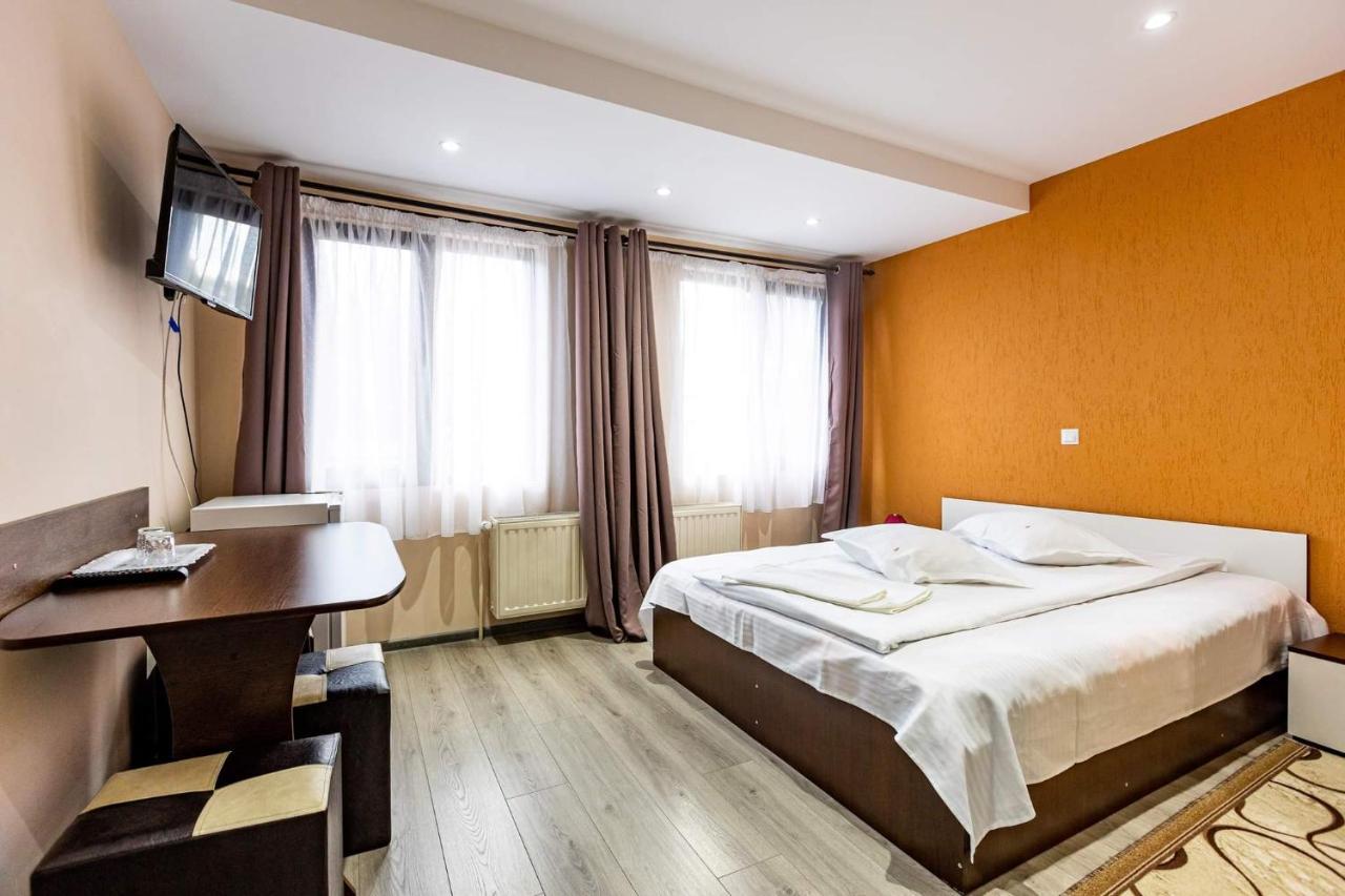 Hotel Casa Andy à Buşteni Extérieur photo